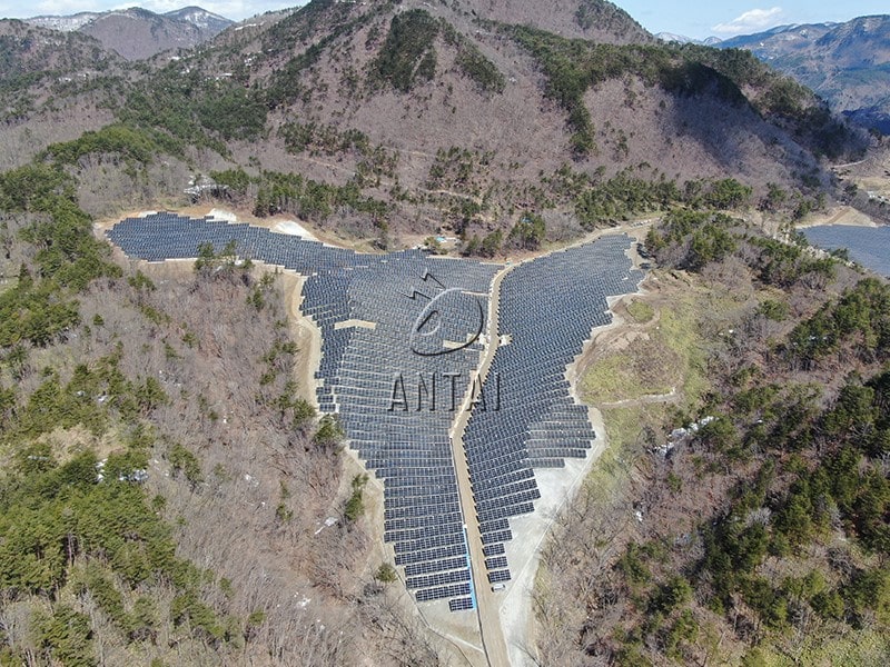 Sistema montado en suelo suministrado por antaisolar para una planta solar de 14MW en Japón

